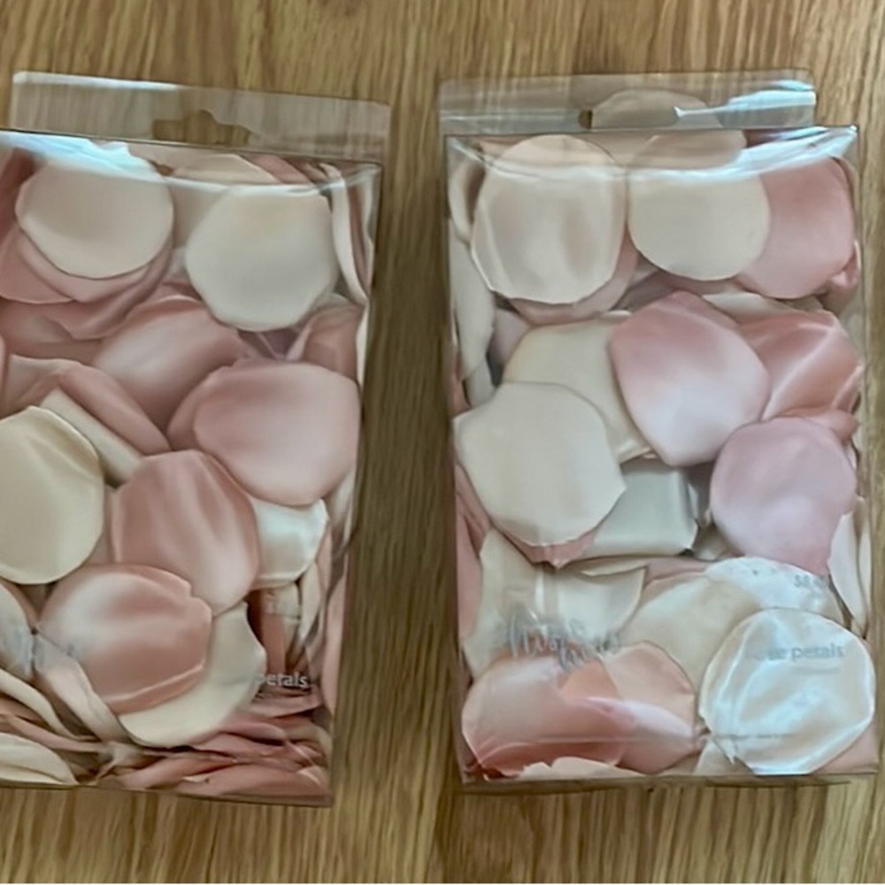 NWT Set of 2 Elegant Pink and White Rose Petals for Parties